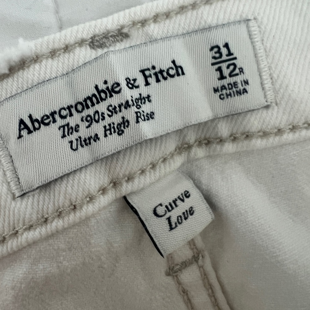 Abercrombie Curve Love ’90s Straight Ultra High Rise White Jeans Size 31/12R - Picture 3 of 4